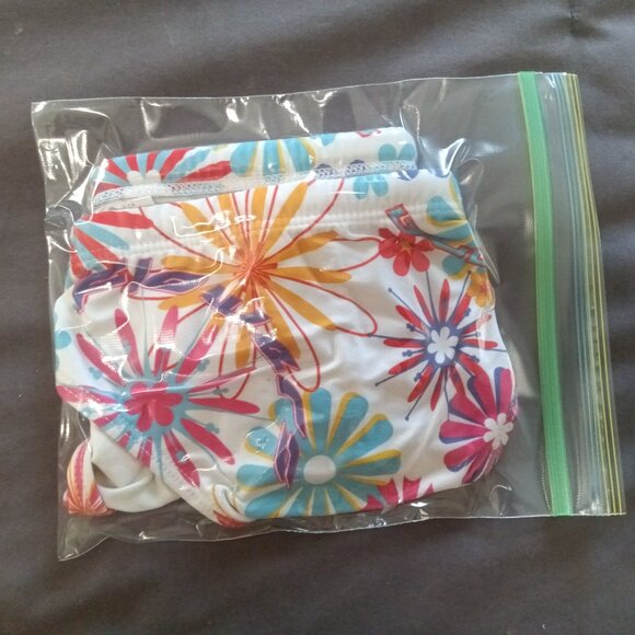 VINTAGE NWOT DIANA SWIM BRIEF, BRIGHT FLOWER DESIGN, SIZE 30". - Picture 7 of 7